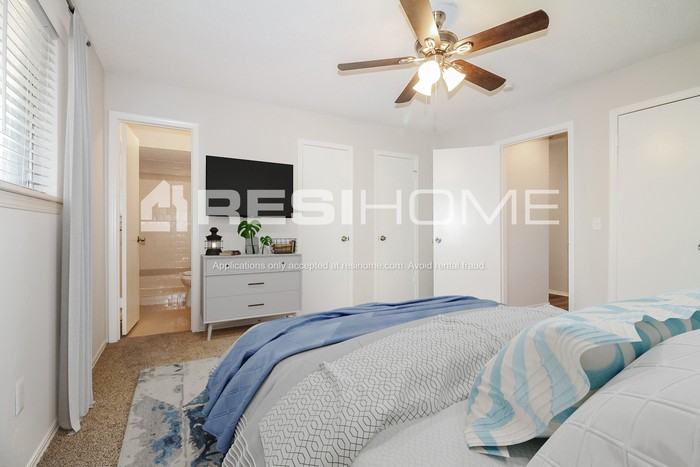 8913 Nw 80th St - Photo 7 of 18