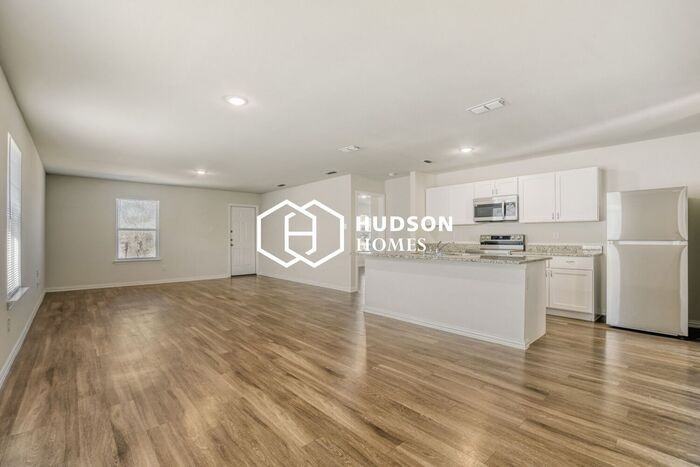 453 Bobbie St - Photo 6 of 14