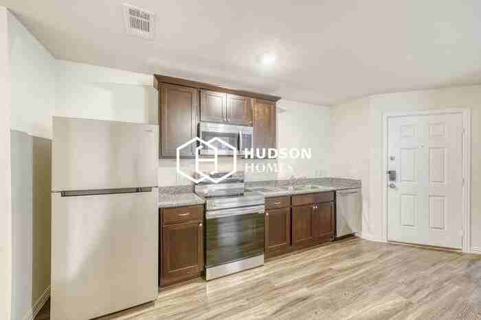 605 S 13th St #A - Photo 4 of 14