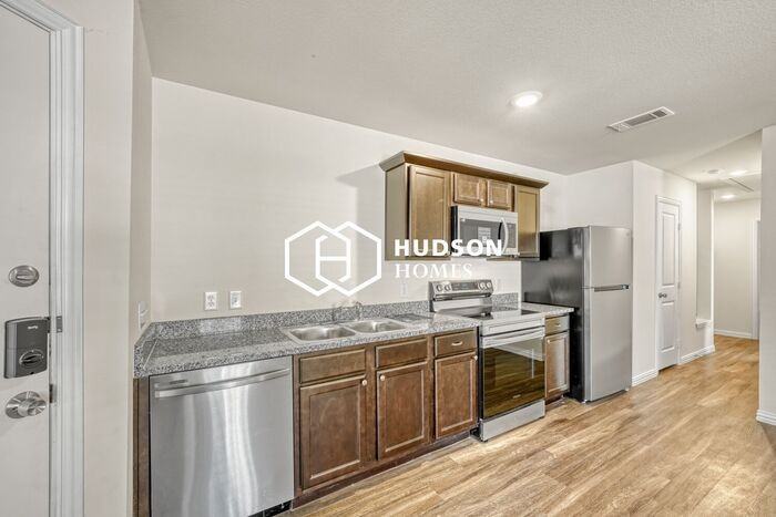 708 S 24th St #B - Photo 4 of 14