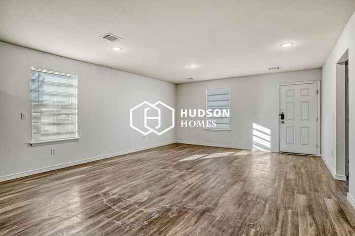 1200 N Van Buren St - Photo 4 of 14