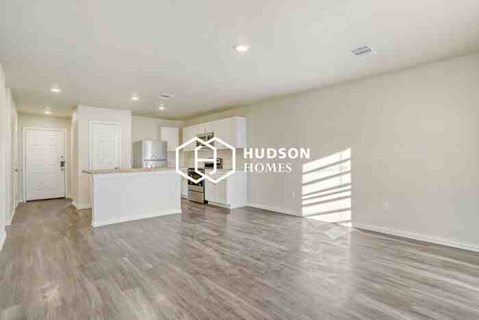 1108 N Jackson St - Photo 3 of 14