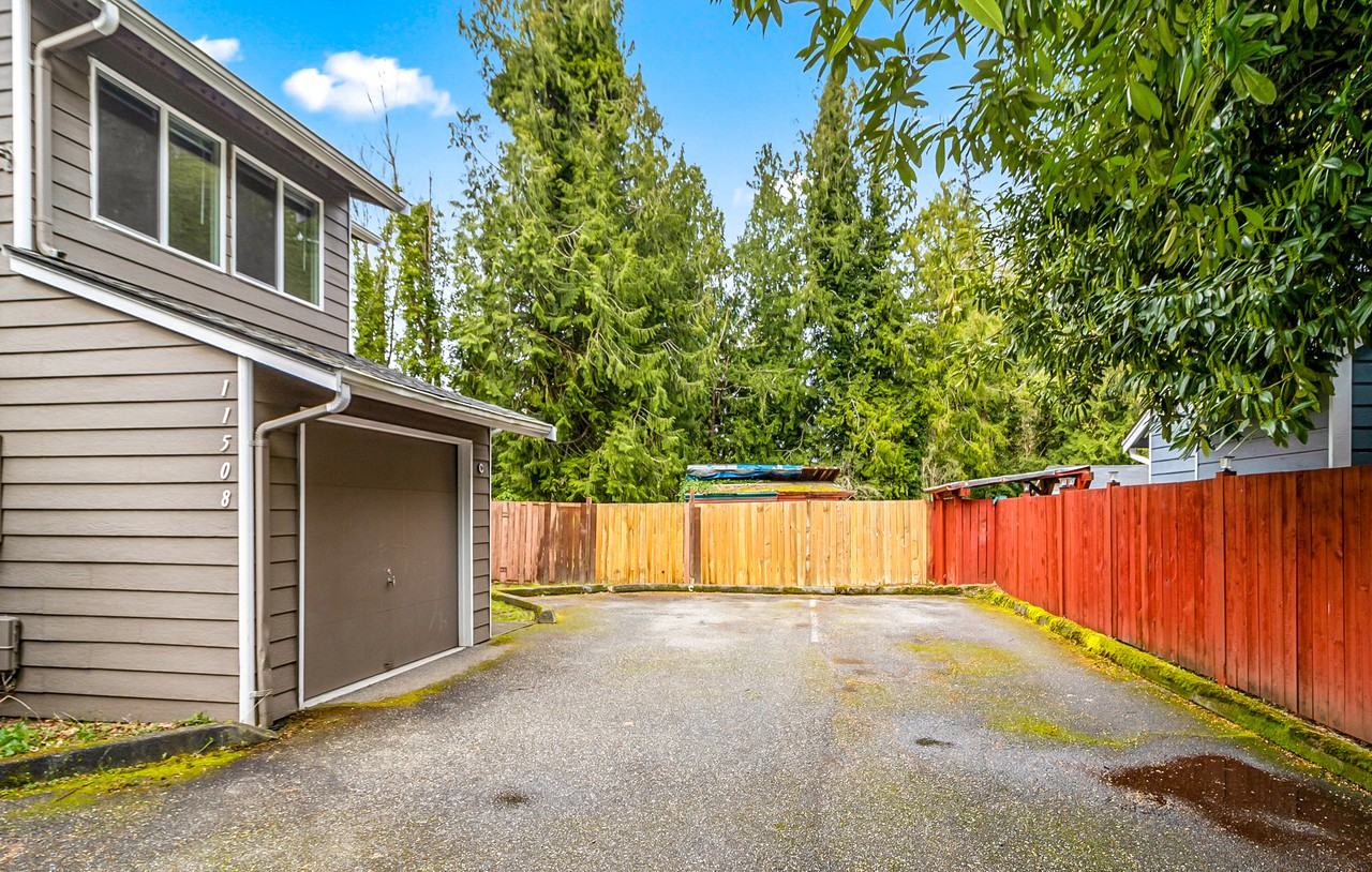 11508 51st Ave Ne #C - Photo 3 of 33