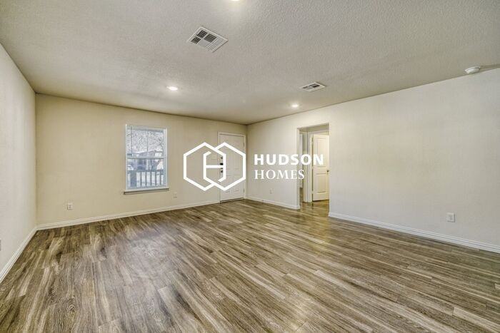 604 Turner St - Photo 3 of 14