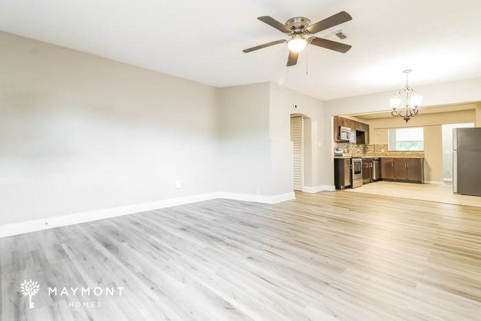 1161 Russell St - Photo 5 of 12