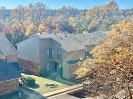 featured image of 1622 Windhill Ave #1