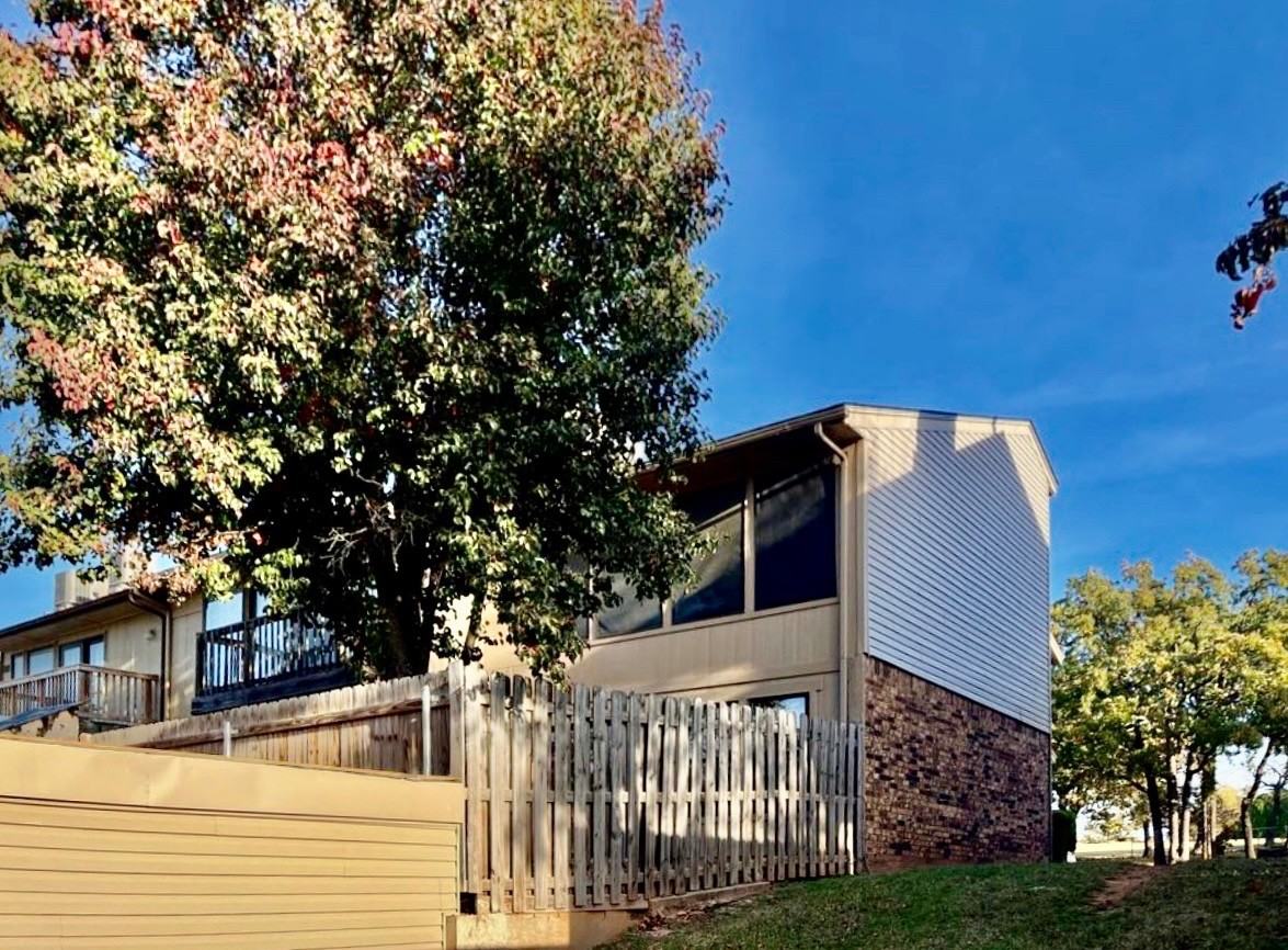 1622 Windhill Ave #1 - Photo 3 of 31