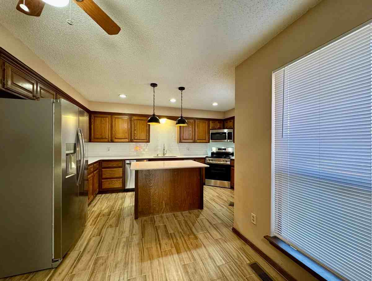 1622 Windhill Ave #1 - Photo 7 of 31