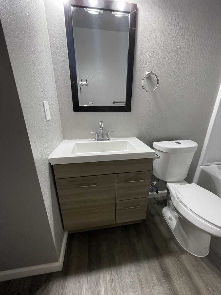 1114 Willow St #5 - Photo 4 of 7