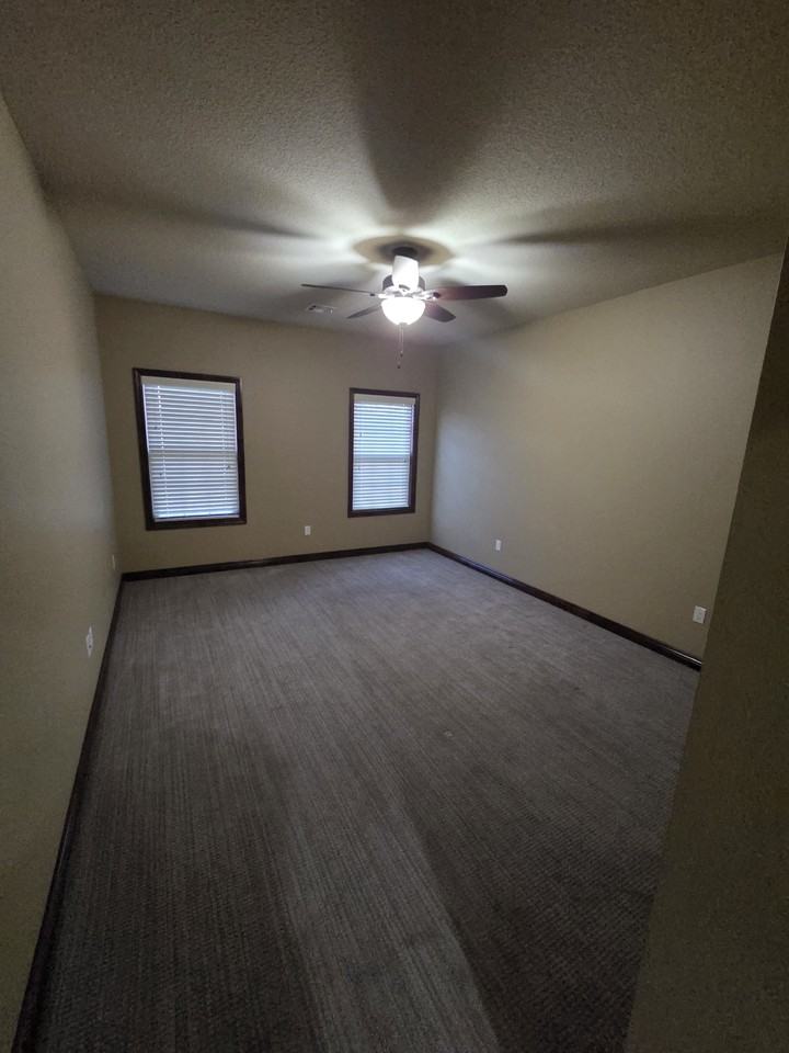 719 W 13th St #NA - Photo 7 of 19