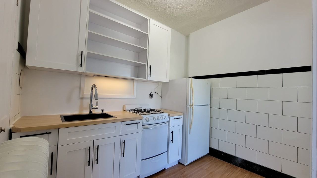 5 Bluff Ave #1B - Photo 2 of 16