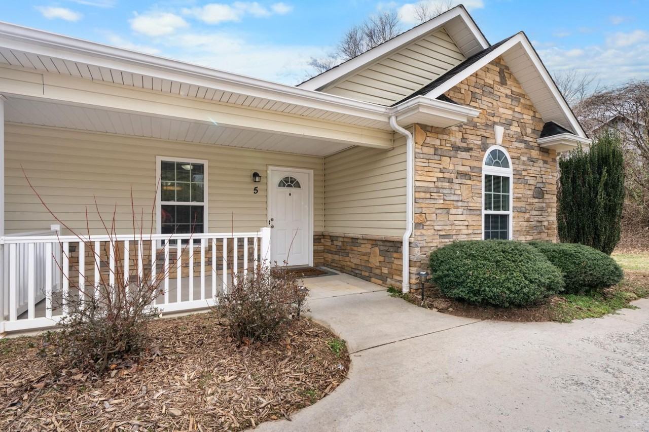 5 Pine Cone Ln - Photo 2 of 20