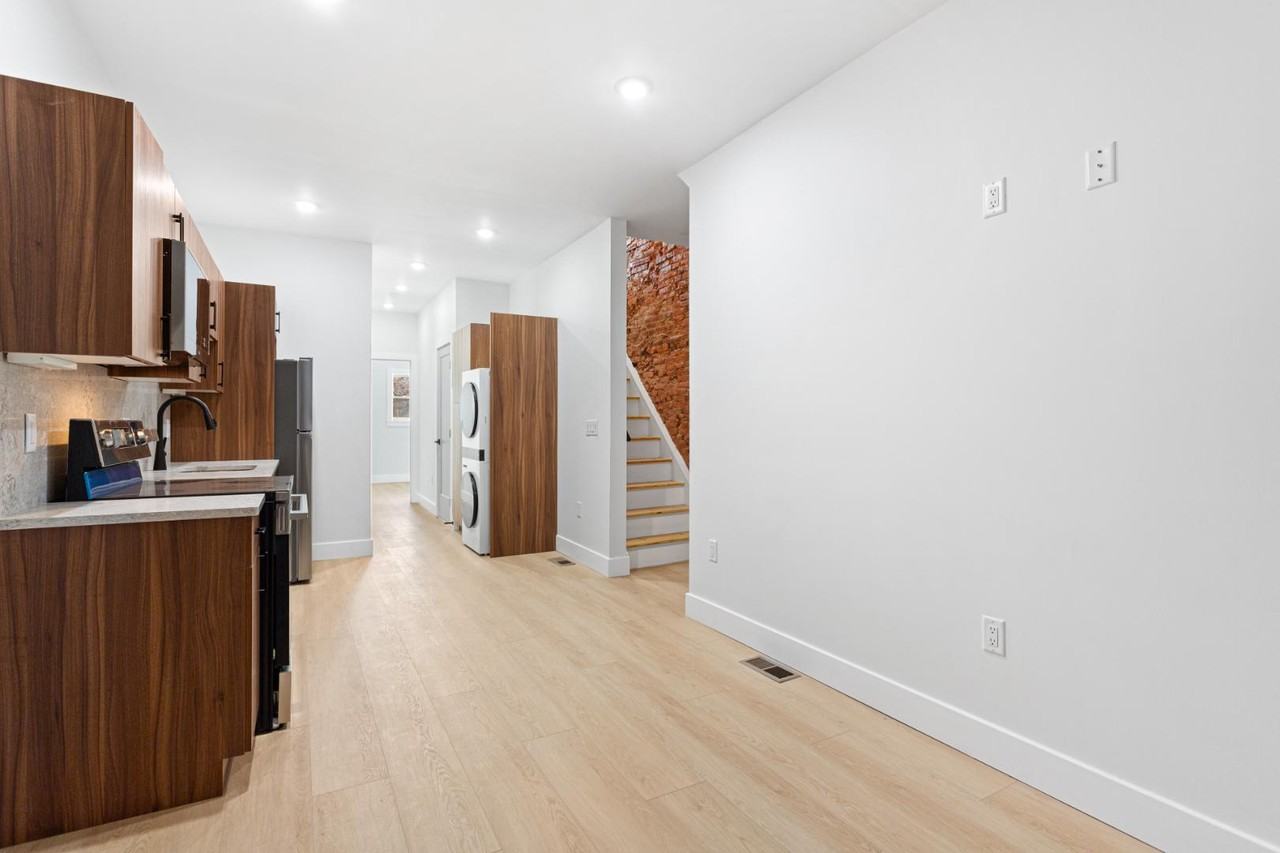 116 E Huntingdon St - Photo 2 of 8