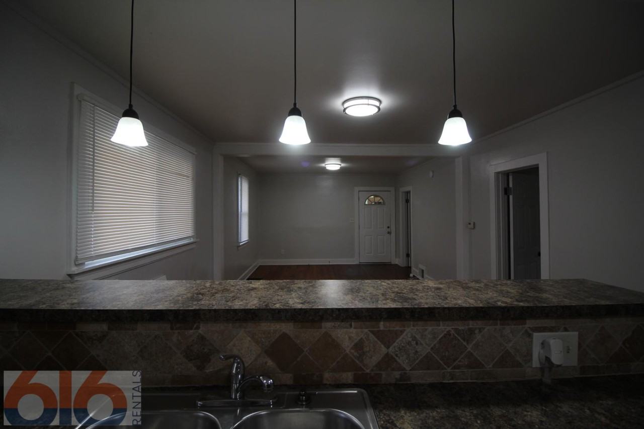 813 Douglas St Nw - Photo 7 of 11