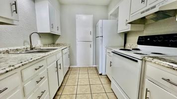 featured image of 3915 Englewood Cir #3915