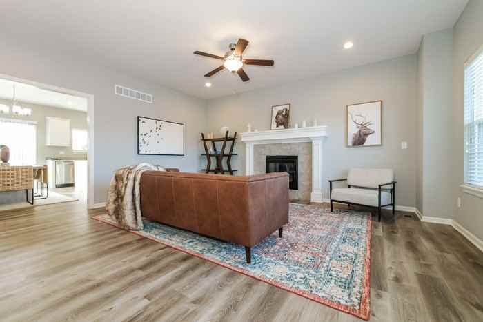 706 Pampas St - Photo 4 of 16