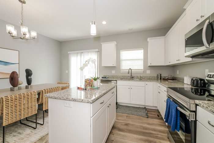 706 Pampas St - Photo 6 of 16