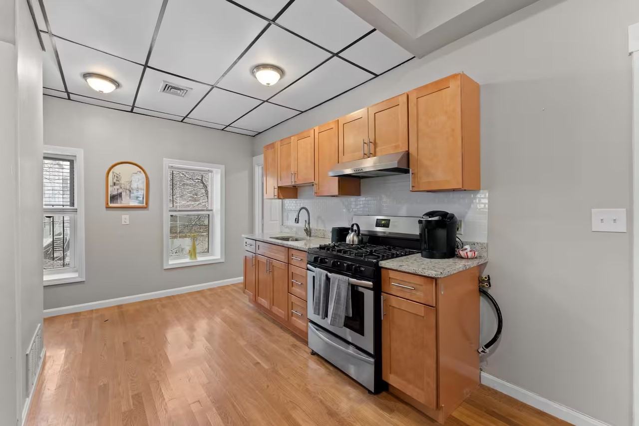 47 Coleman St - Photo 7 of 20