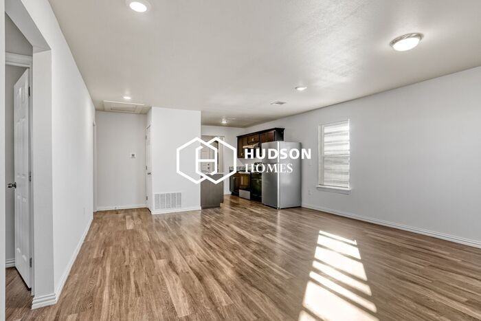 1600 N Adams St - Photo 4 of 14