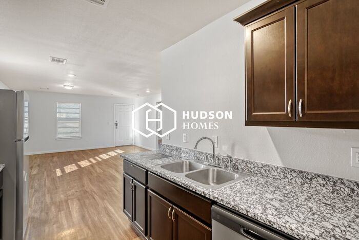 1600 N Adams St - Photo 6 of 14