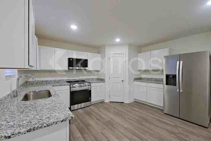 12 Marbury Dr - Photo 6 of 25