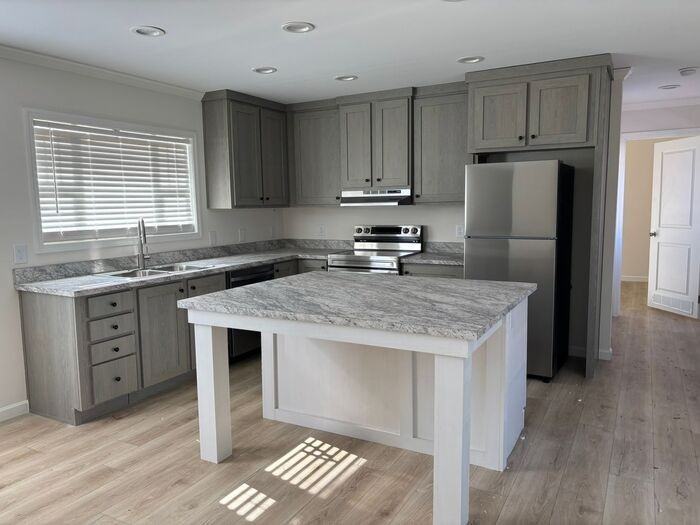 Maple Dr - Photo 2 of 10