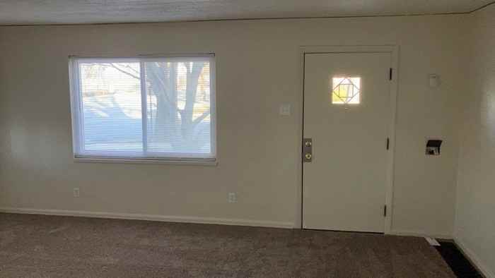 1076 Sherwood Dr - Photo 2 of 39