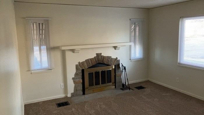 1076 Sherwood Dr - Photo 4 of 39