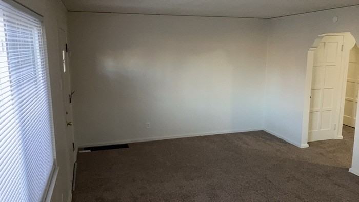 1076 Sherwood Dr - Photo 6 of 39