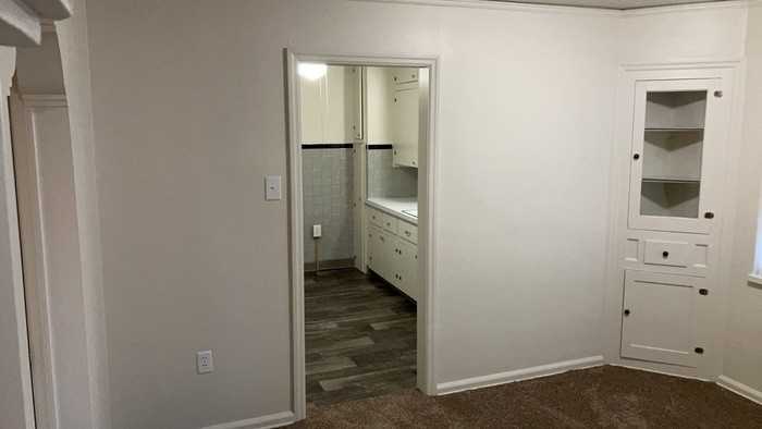 1076 Sherwood Dr - Photo 7 of 39