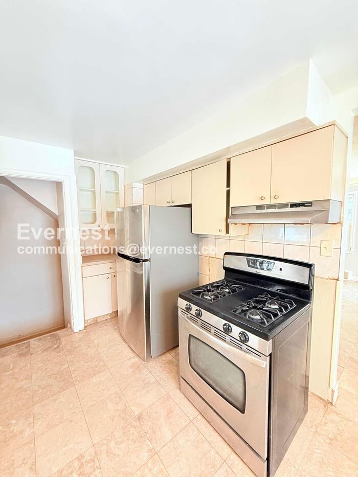 6901 Heyden St - Photo 2 of 30