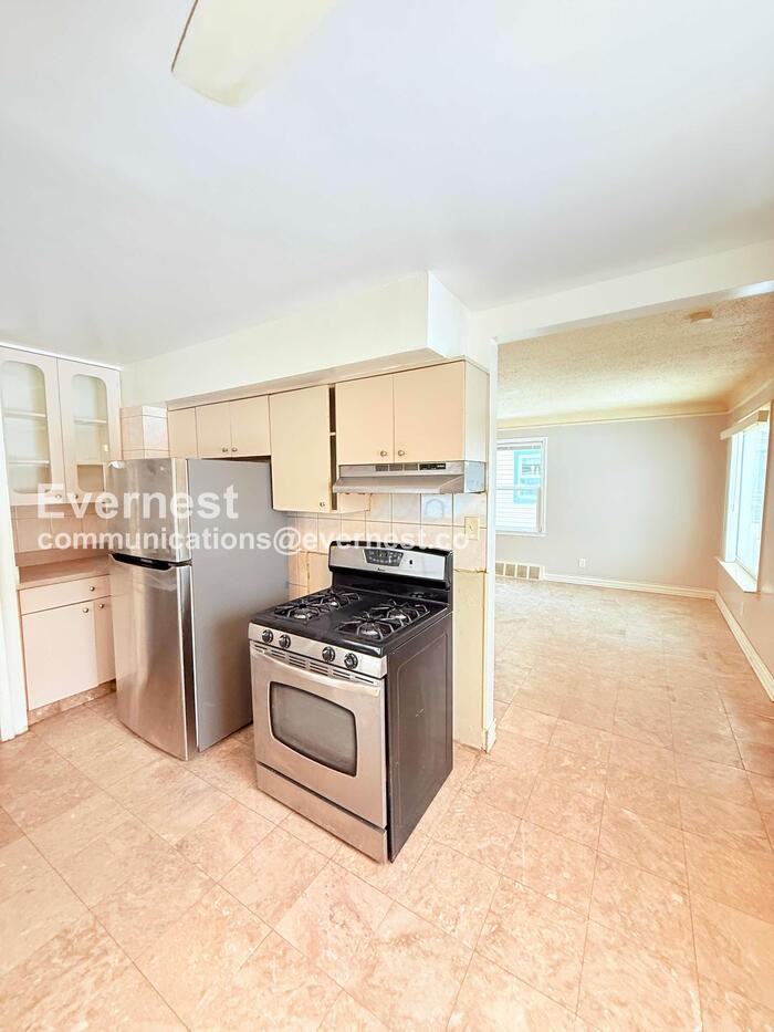 6901 Heyden St - Photo 3 of 30