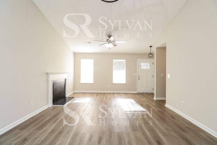 2428 Snow Creek Ln - Photo 4 of 16