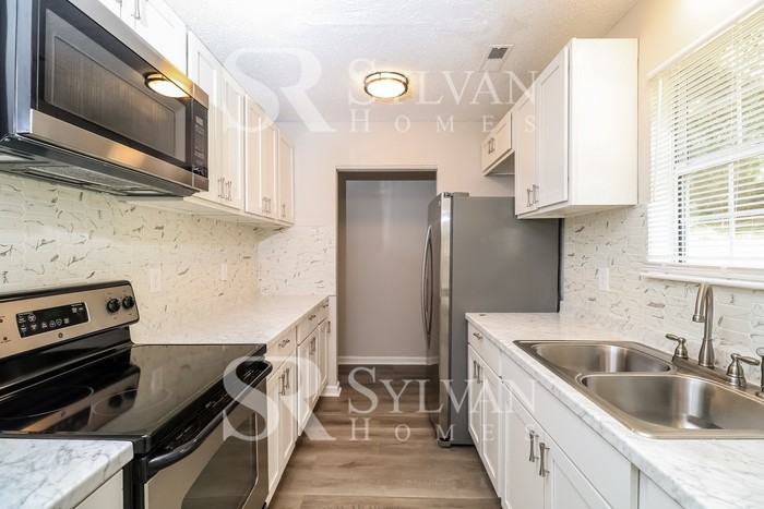 2428 Snow Creek Ln - Photo 7 of 15