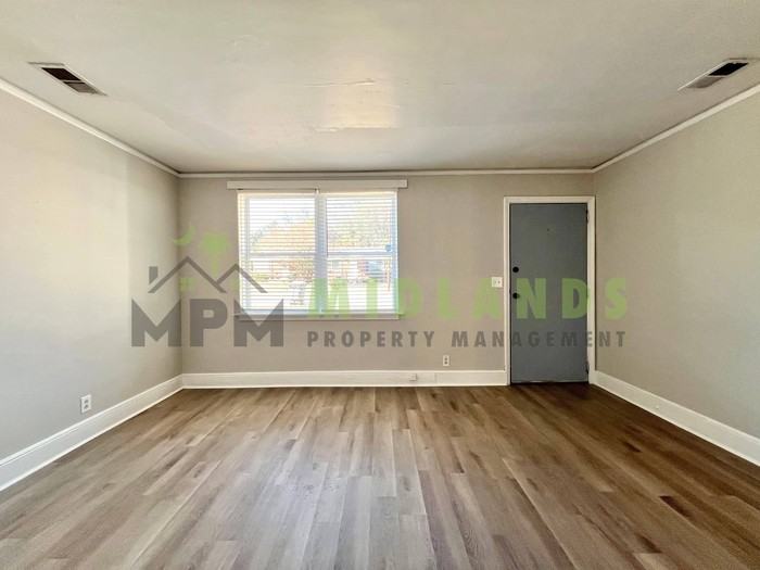 1018 Munsen Spring Dr - Photo 5 of 29