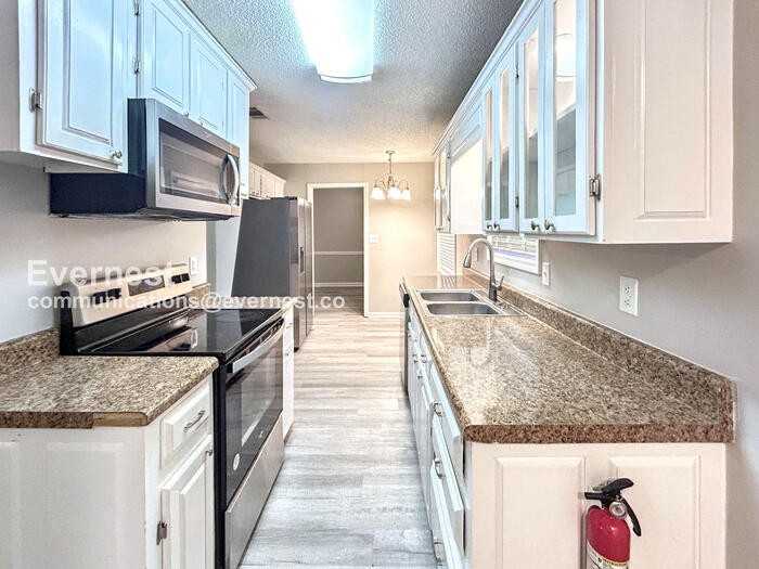 5920 Catawba Way - Photo 3 of 32