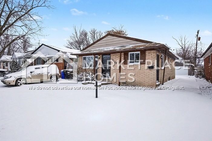 19422 Algonac St - Photo 3 of 27