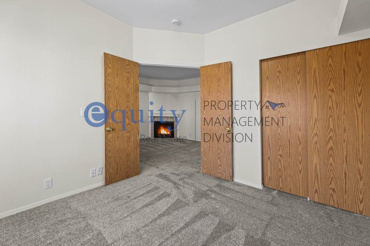 5334 W Beacon Hill Cir #1 - Photo 3 of 19