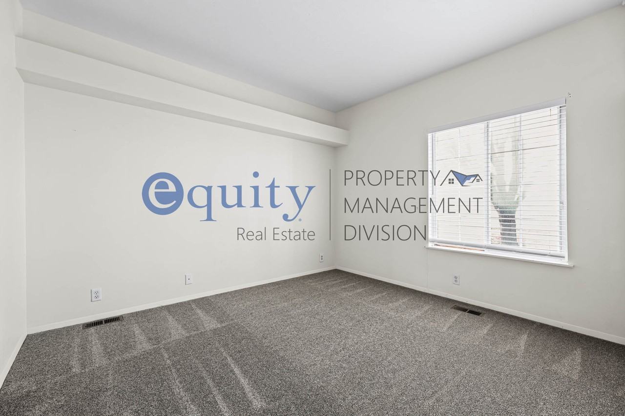 5334 W Beacon Hill Cir #1 - Photo 7 of 19