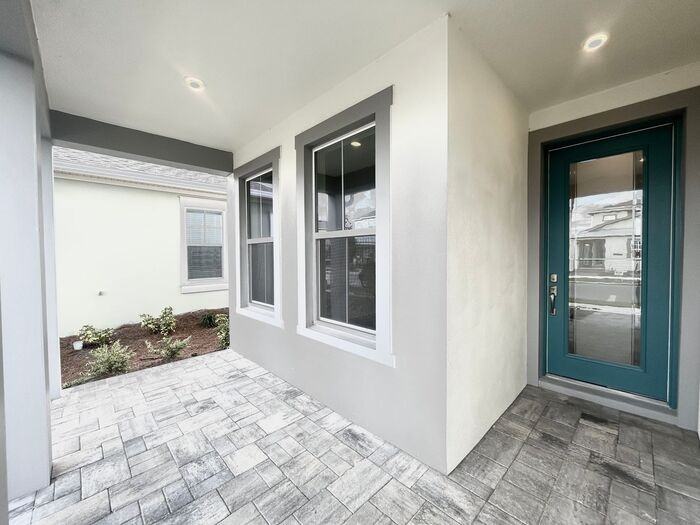 10052 Peebles St - Photo 3 of 20