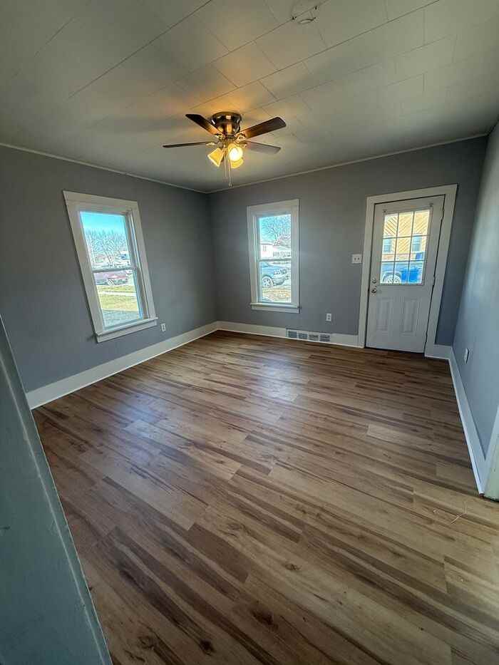 417 37th St - Photo 2 of 11