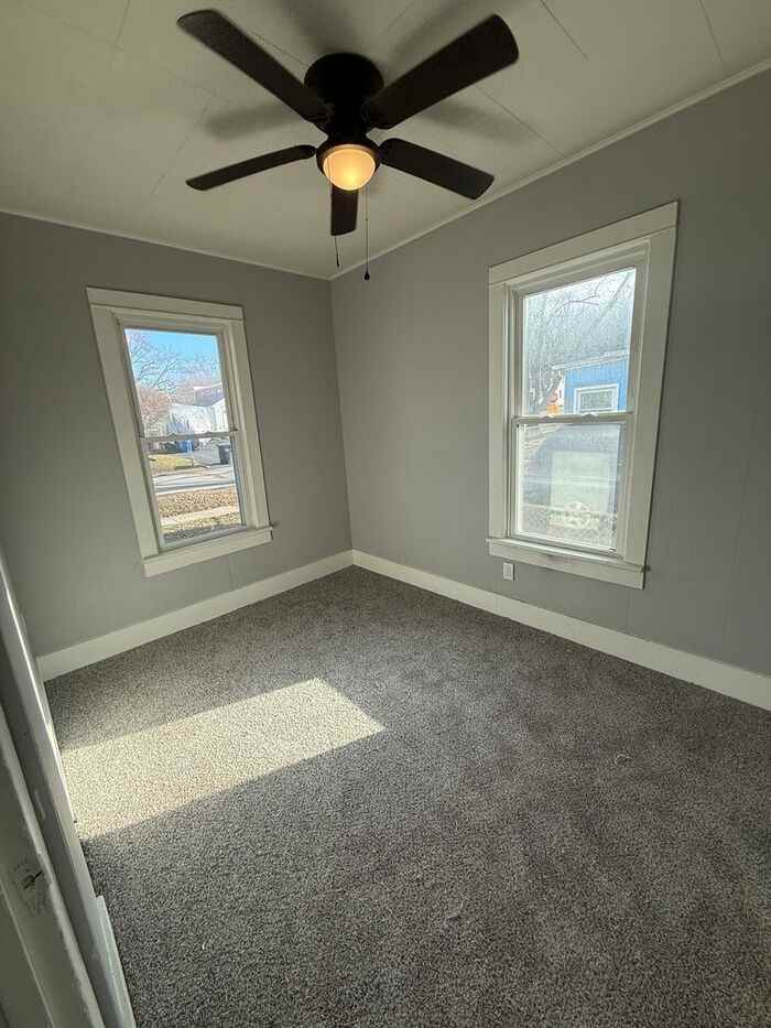 417 37th St - Photo 3 of 11