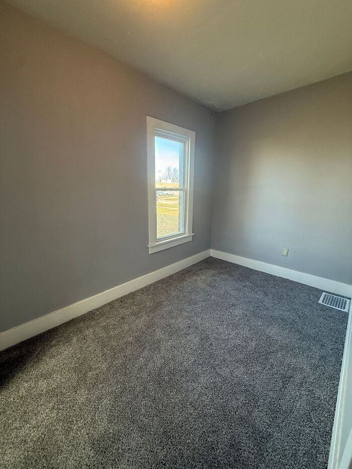 417 37th St - Photo 5 of 11