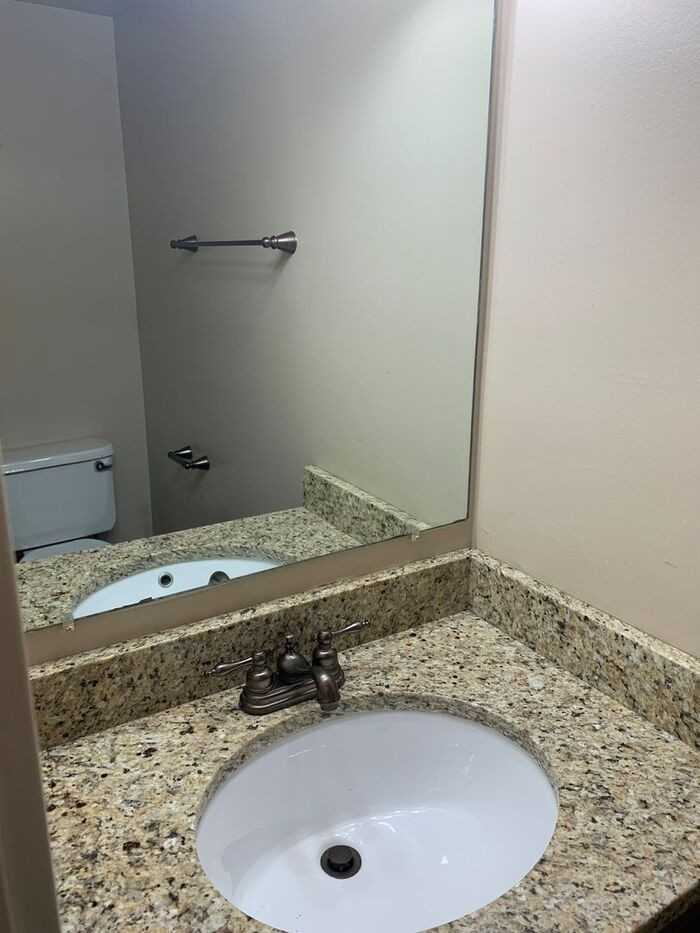 1229 E Vine Gate Dr - Photo 4 of 14