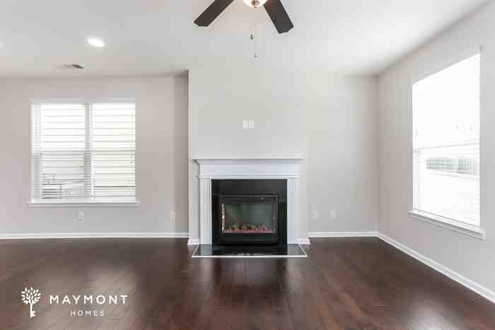 836 Regal Ln Sw - Photo 5 of 13