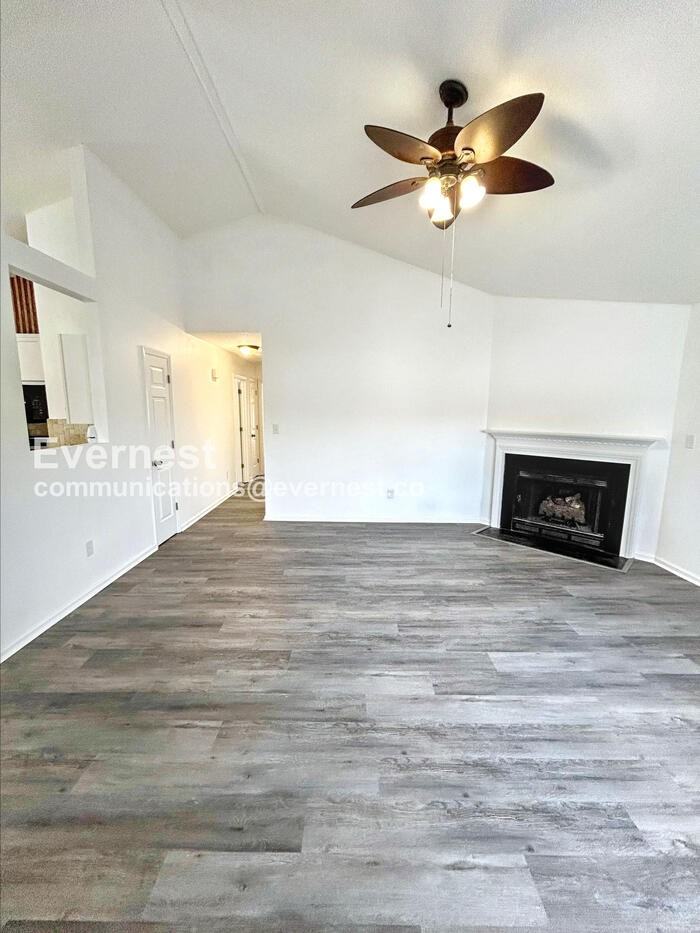 3214 Westbury Dr - Photo 4 of 22