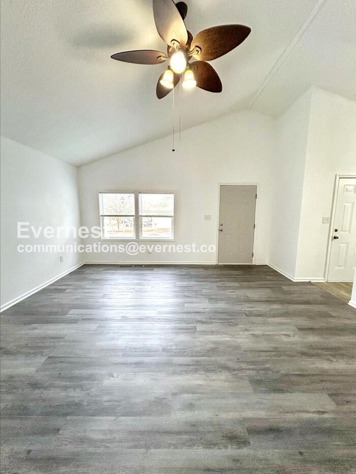 3214 Westbury Dr - Photo 5 of 22