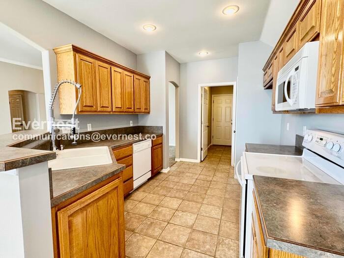 1412 W 117th St S - Photo 2 of 29