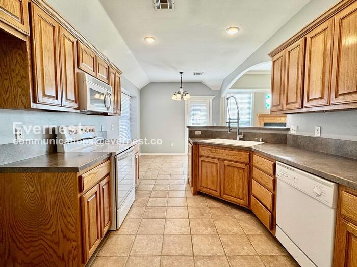 1412 W 117th St S - Photo 3 of 29