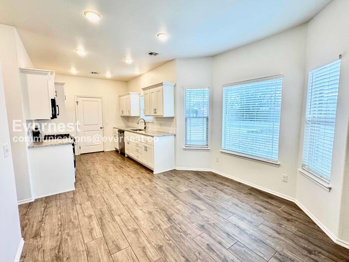 321 E Redwood St - Photo 5 of 23